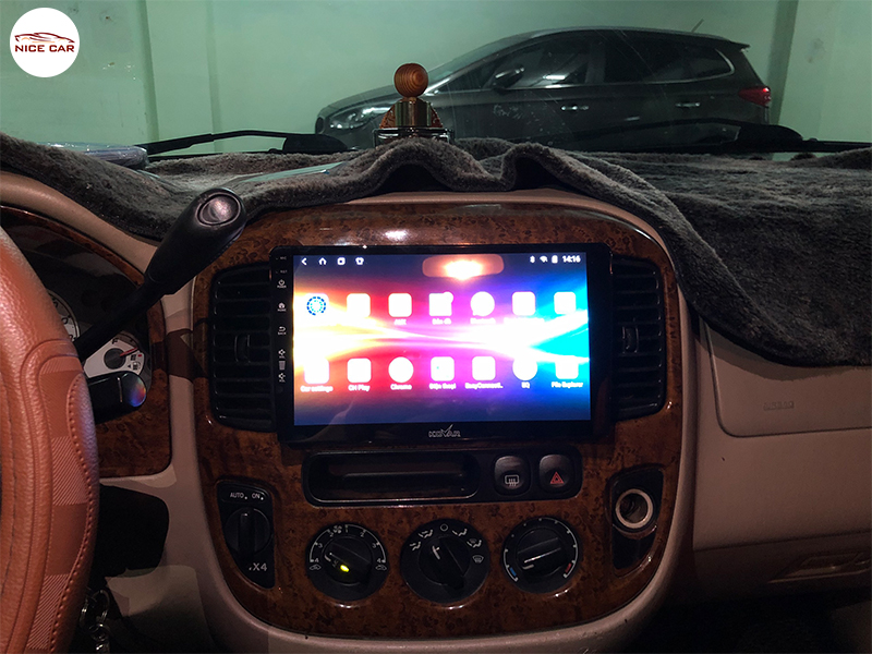 Man_hinh_Kovar_xe_Ford_Escape