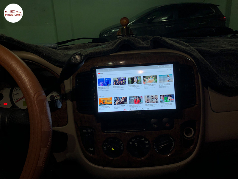 Man_hinh_Kovar_xe_Ford_Escape