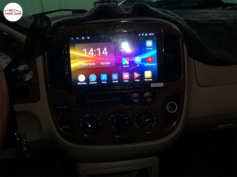 Man_hinh_Kovar_xe_Ford_Escape