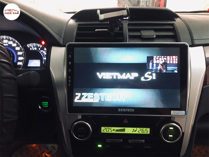 Toyota Camry lap màn hình Zestech Z800 Pro