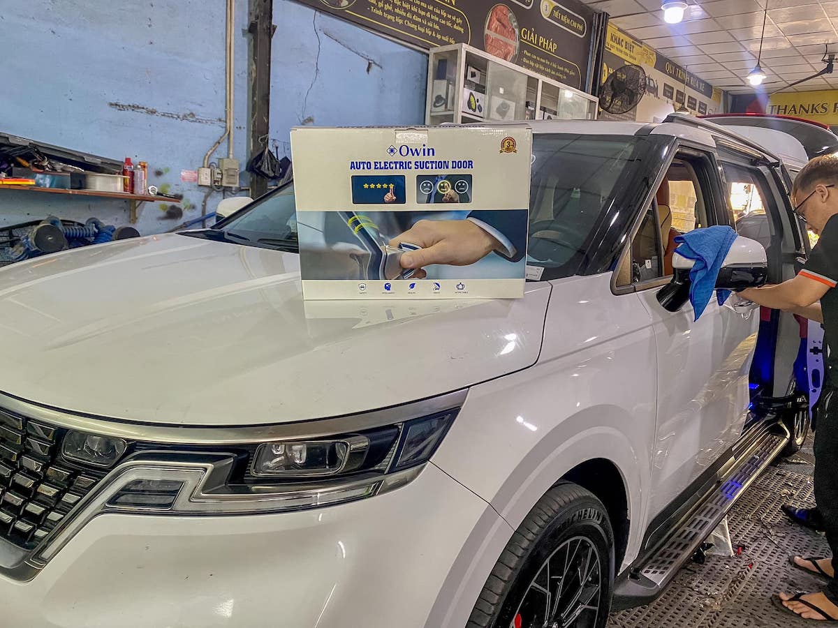cua-hit-kia-rondo-2
