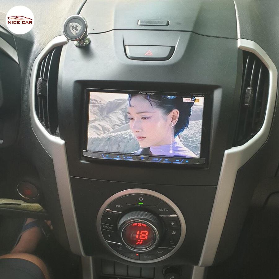 Man hinh Android xe Colorado