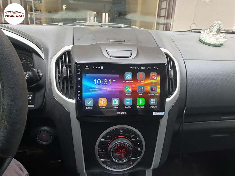 Man hinh Android xe Colorado