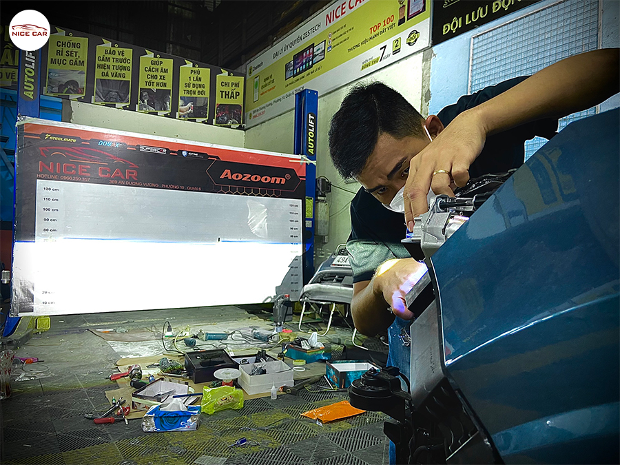 Đen_Laser_Megalodon_Kia_Carnival