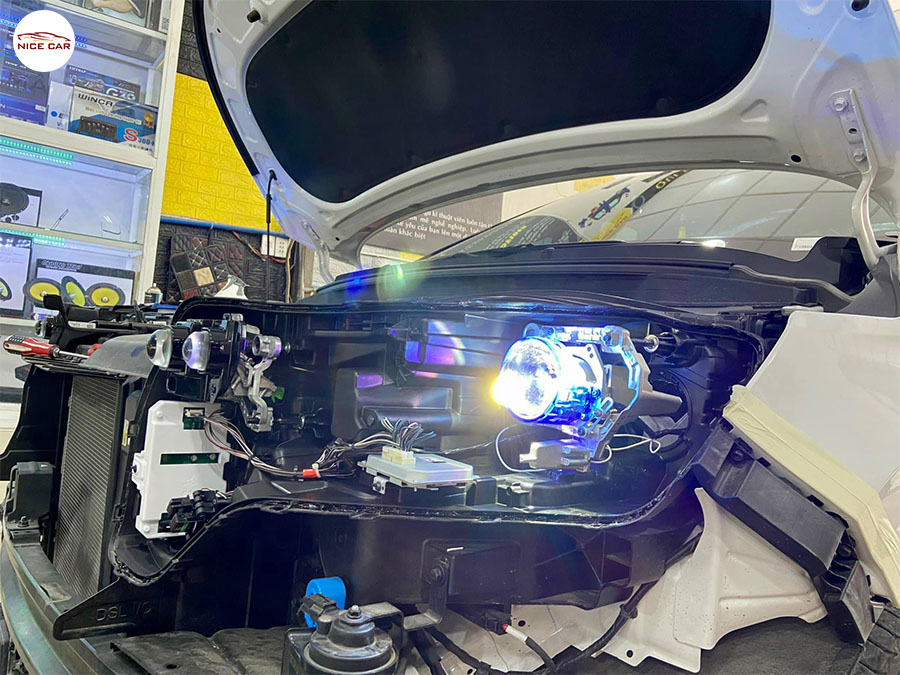 Bi_laser_Omega_Kia_Carnival