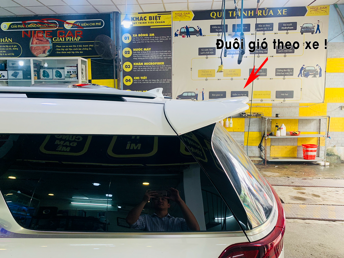 duoi gio kia carnival (2)