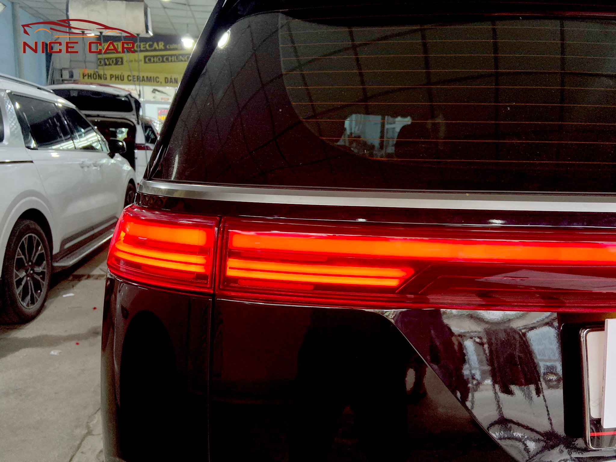 Đèn hậu Porche theo xe Carnival