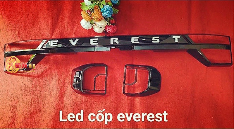 Led cốp Ford Everest