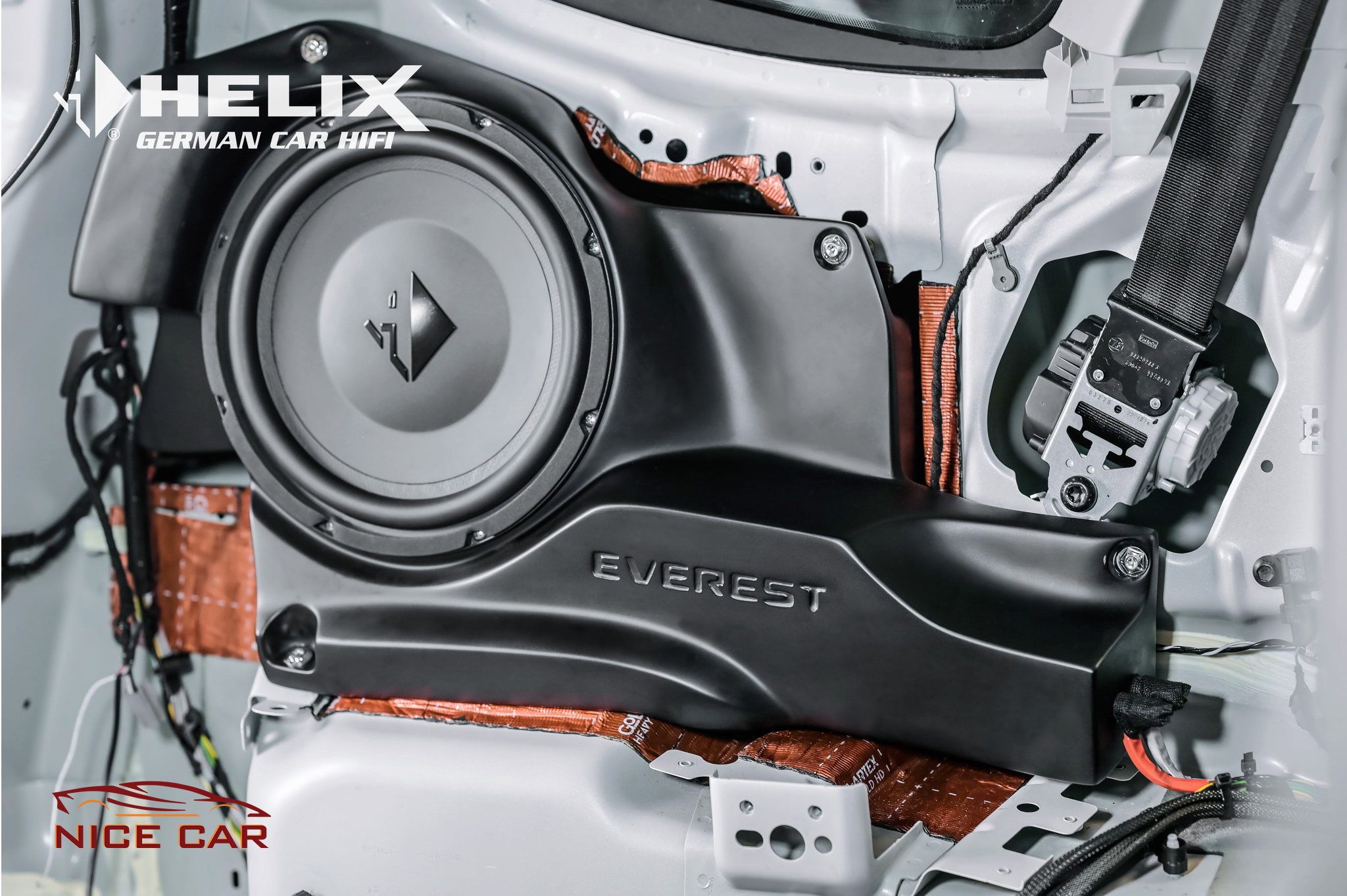 độ loa sub hơi vị trí chờ cho Ford Everest 2023