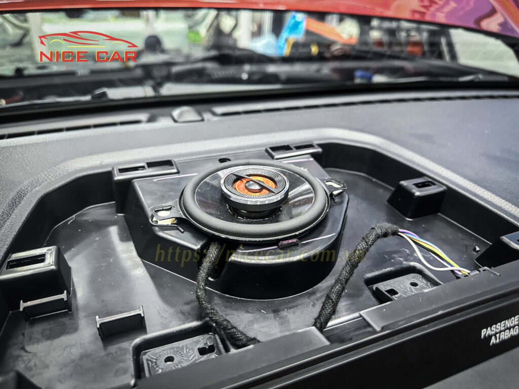 độ loa trung tâm JBL cho Ford Everest 2023
