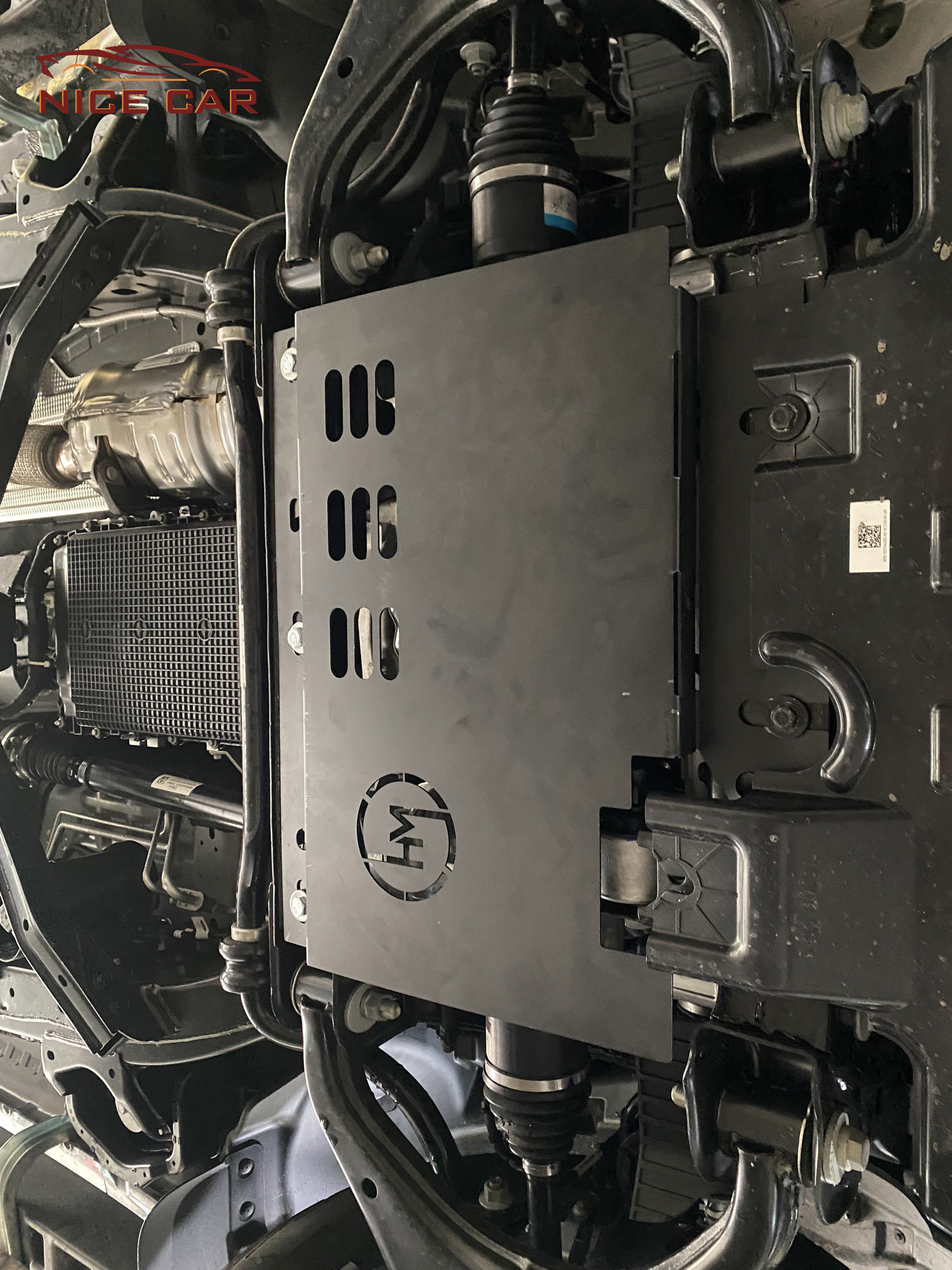 tam-chan-gam-ford-everest-2023-1