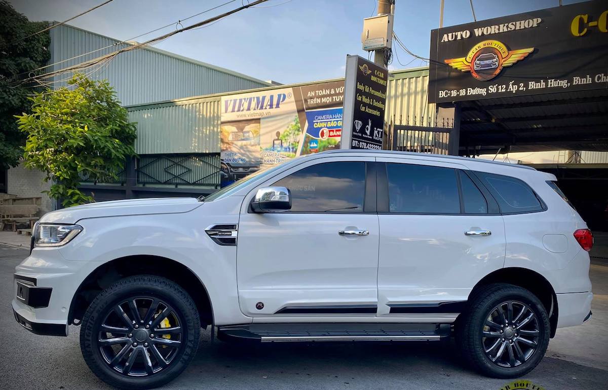 do-ghe-limousine-ford-everest-11