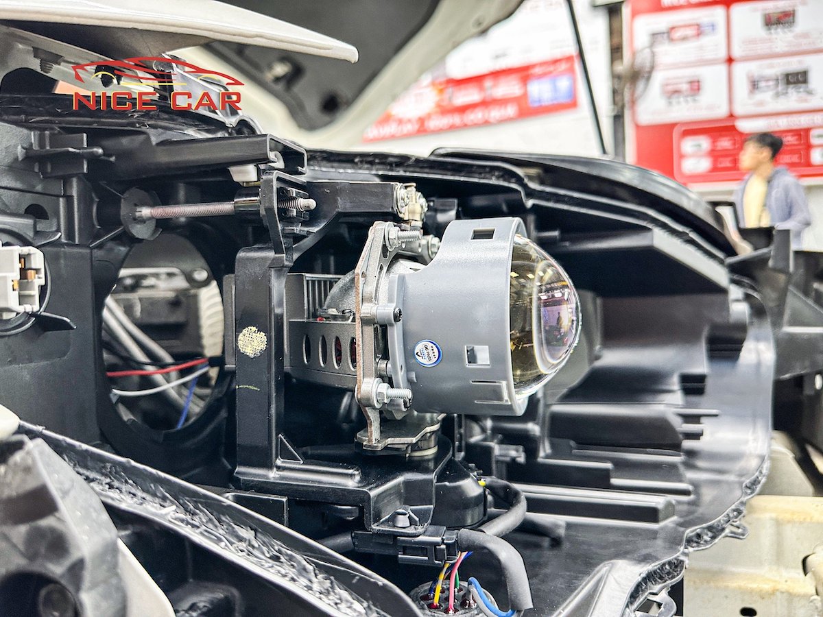 den-bi-laser-do-cho-mazda-6-iron-laser-5