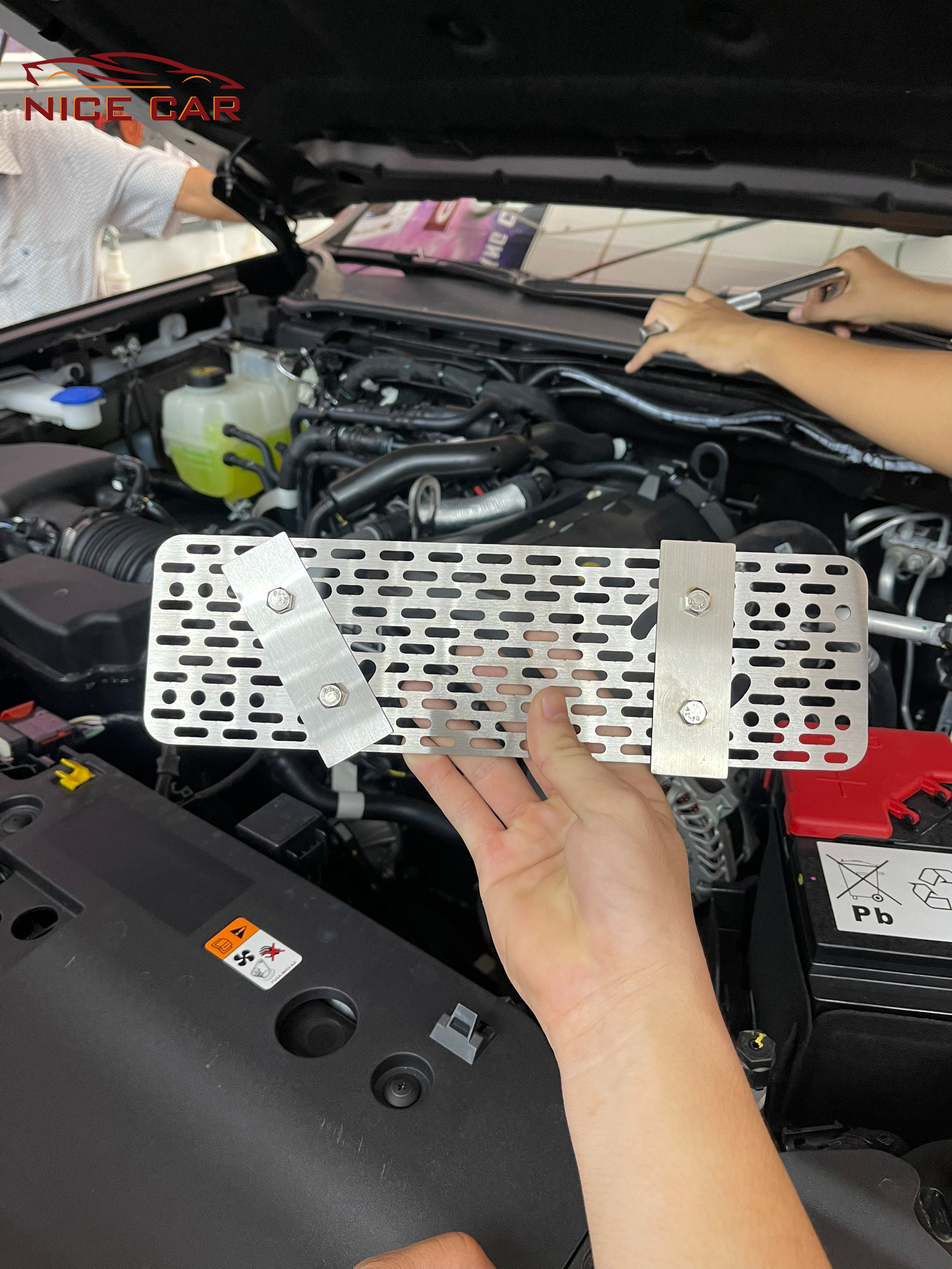 Lưới chống chuột Ford Everest 2023