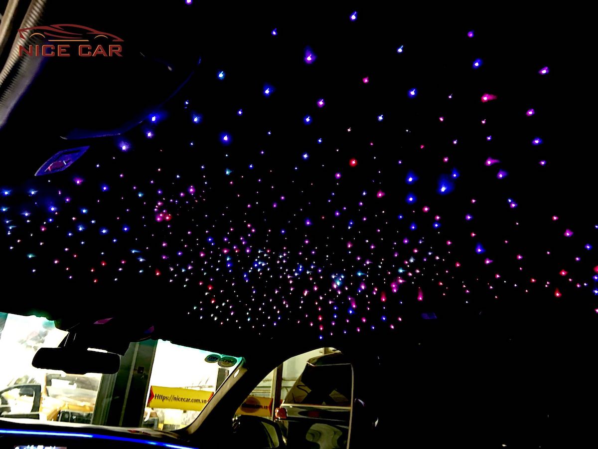 do-ghe-limosuine-kia-carnival-phien-ban-mau-kem-trang-21