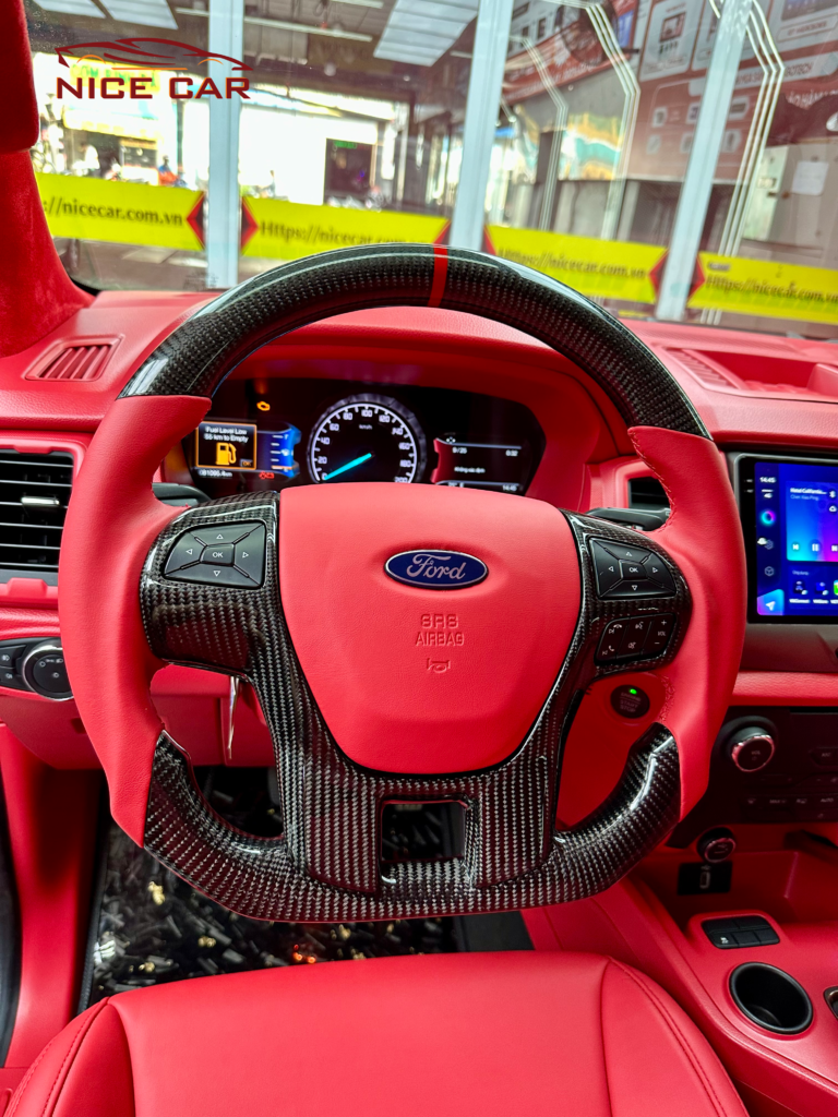 vô lăng cacbon xe Ford Everest