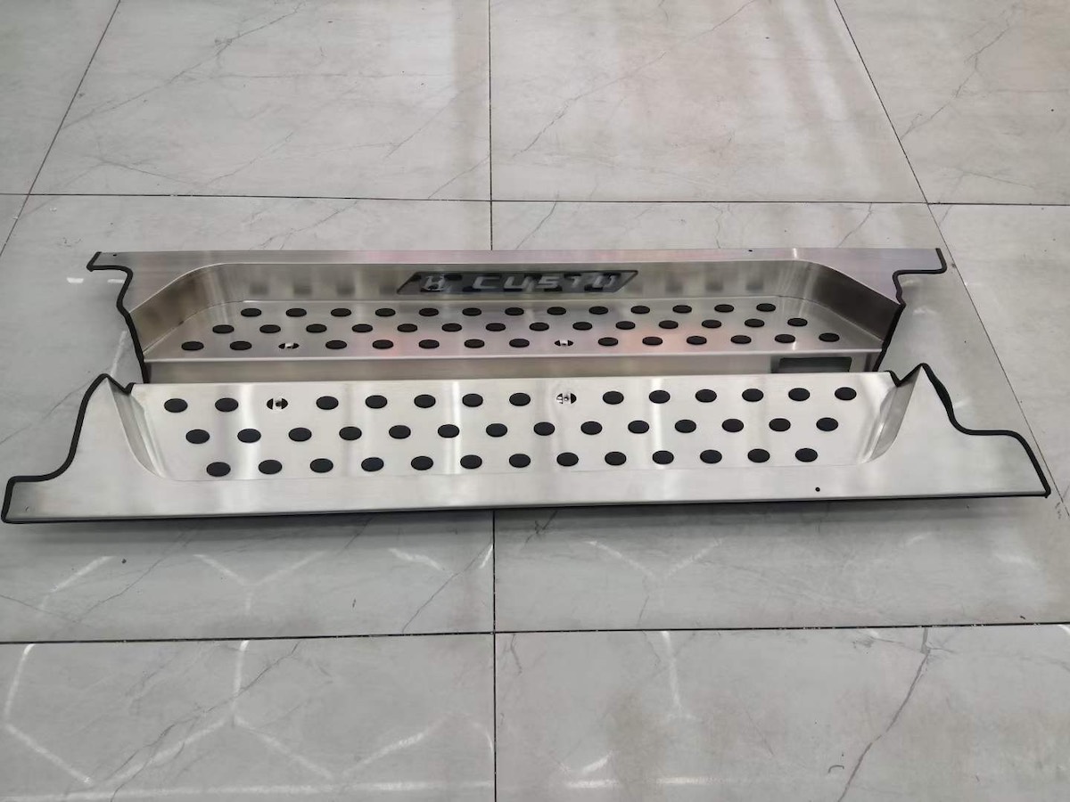 do-choi-phu-kien-hyundai-custin-op-be-buoc-inox-7