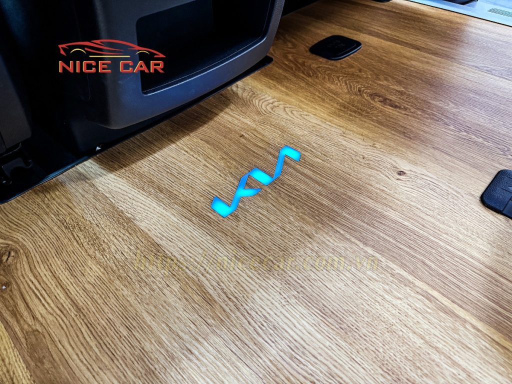 Sàn nhựa vân gỗ xe Hyundai custin