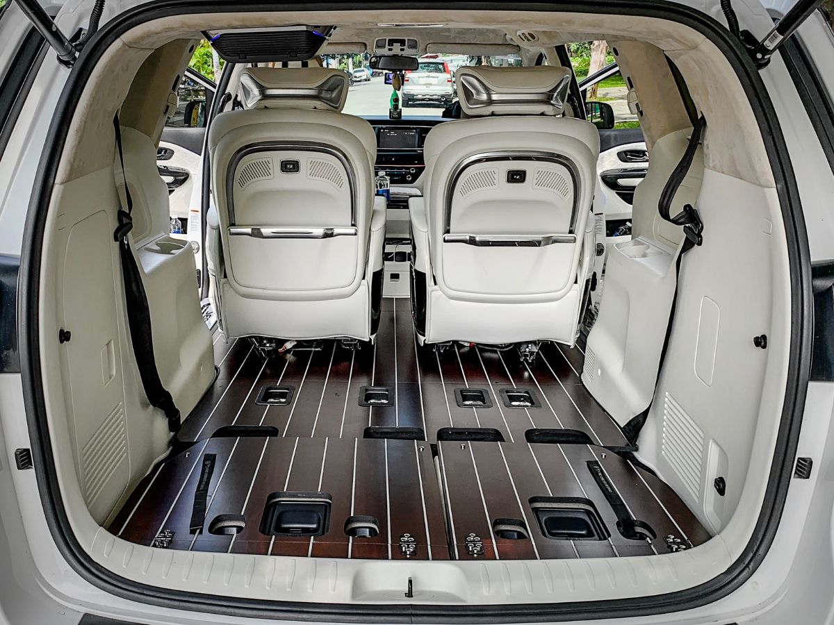 san-go-kia-sedona-2023-4
