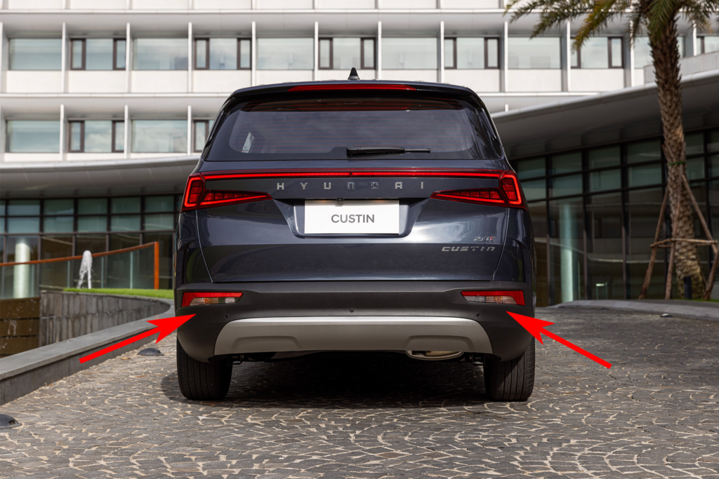 Độ xi nhan lên cao xe Hyundai Custin