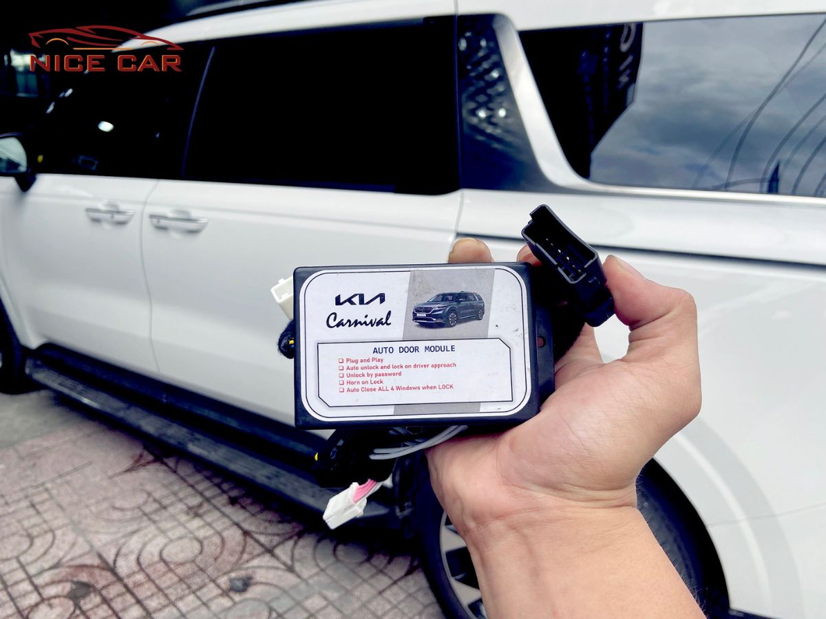 do-xe-kia-carnival-auto-lock