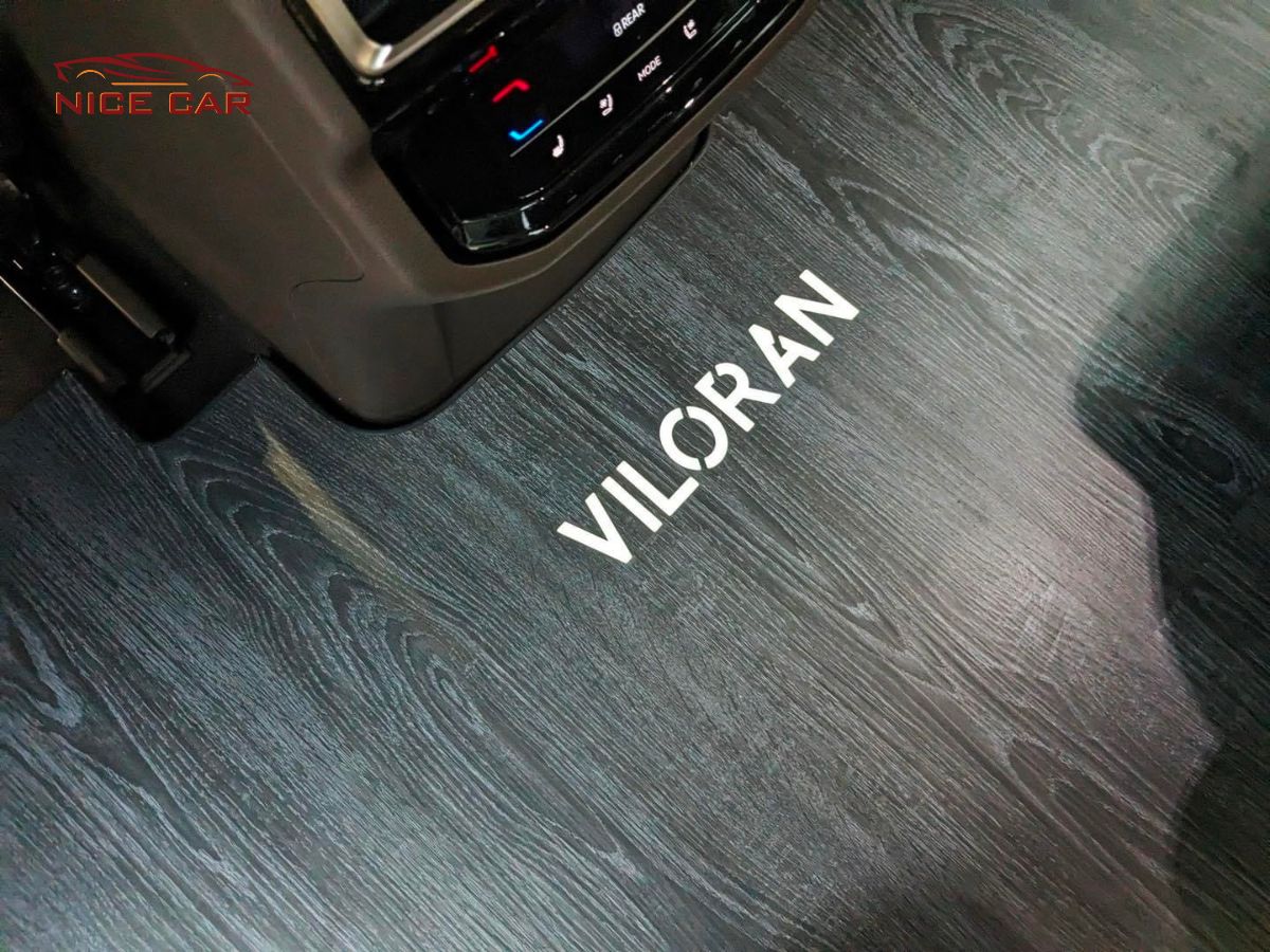 do-ghe-limousine-xe-viloran-phien-ban-moi-nhat-2024-san-nhua-gia-go