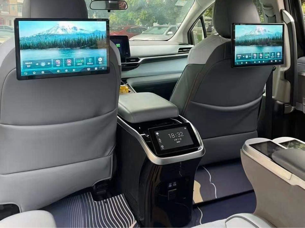do-tu-lanh-zin-tren-be-ti-tay-toyota-sienna-3