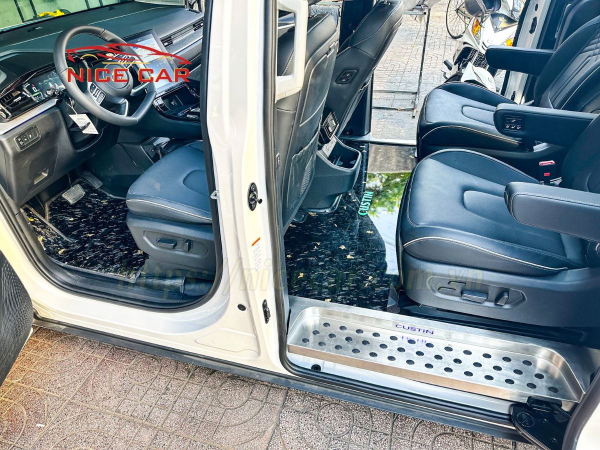 do-noi-that-limousine-hyundai-custin-2024-ghe-flagship-5-0-5