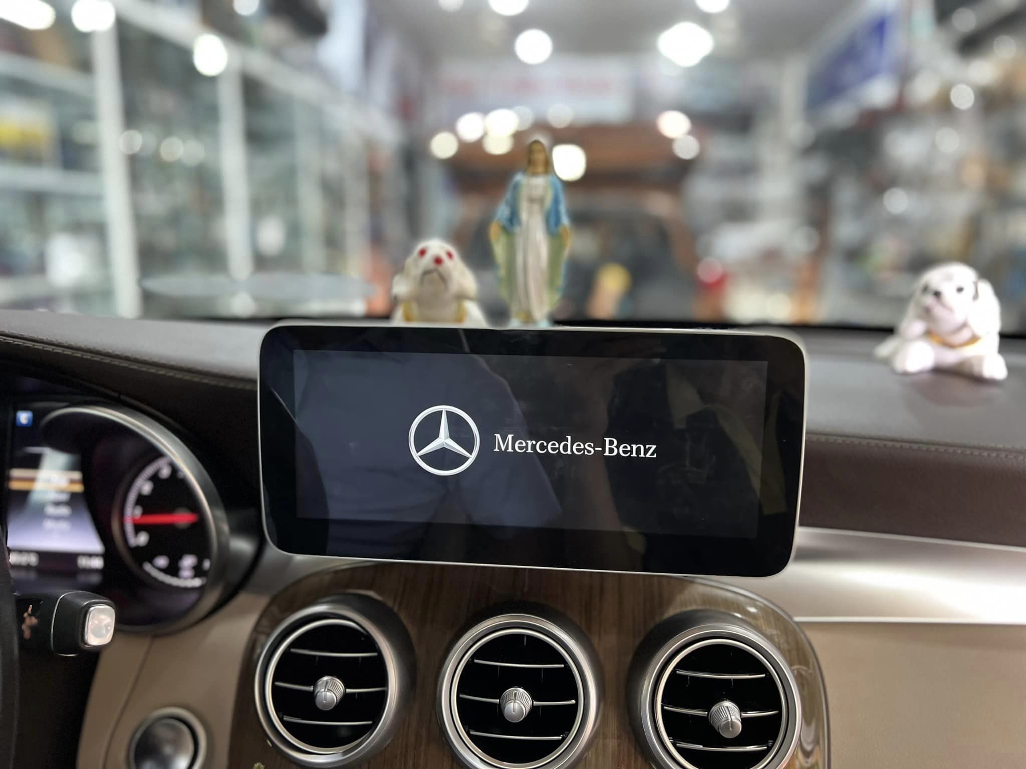 do-man-hinh-omas-360-cho-xe-mercedes-cla-o-dau-2