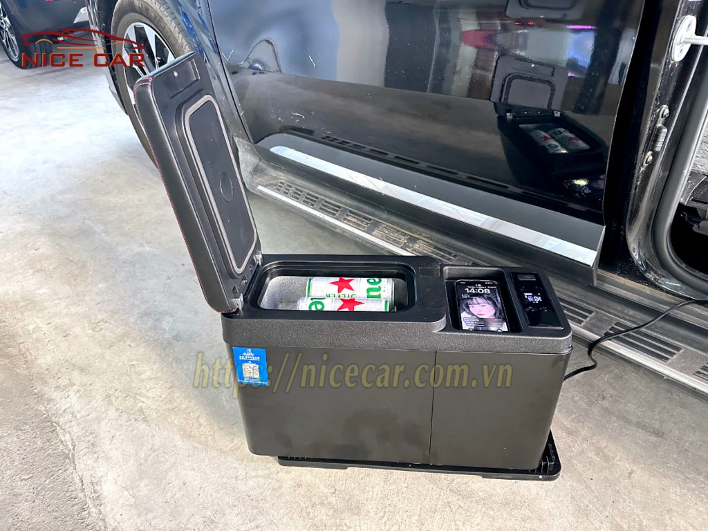 Tủ Lạnh Trên Xe Mercedes