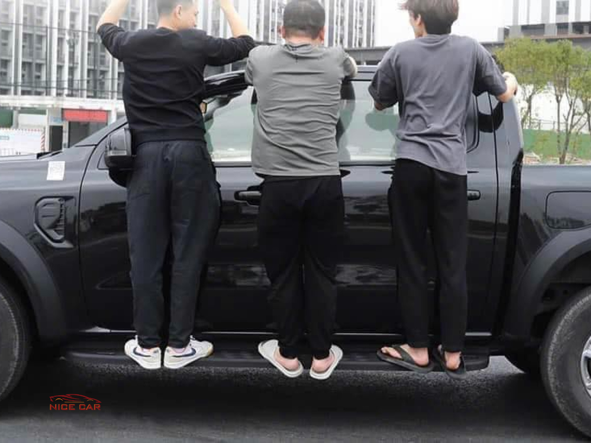 Bậc điện xe Ford