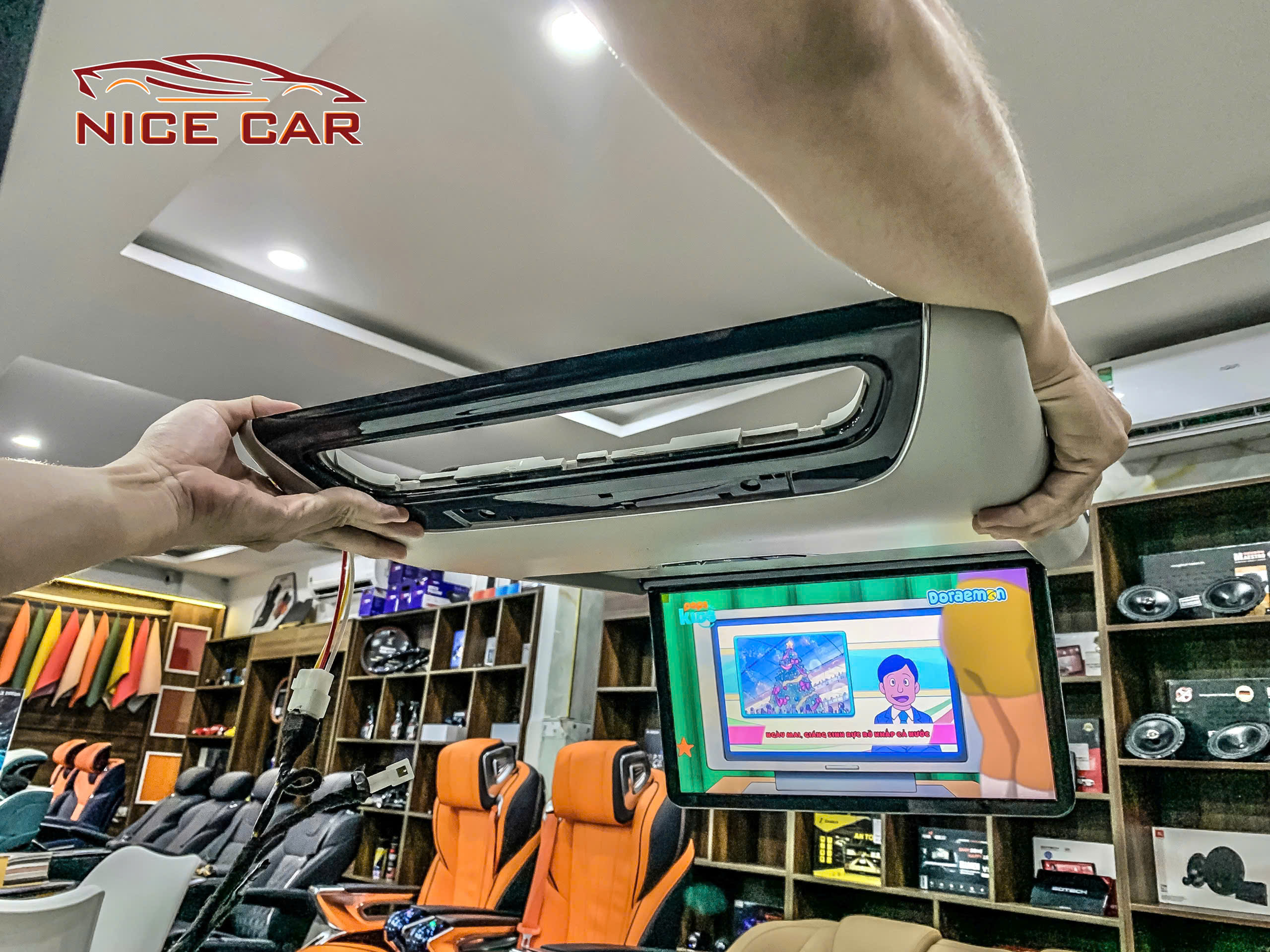 màn hình ốp trần xe gac m8
